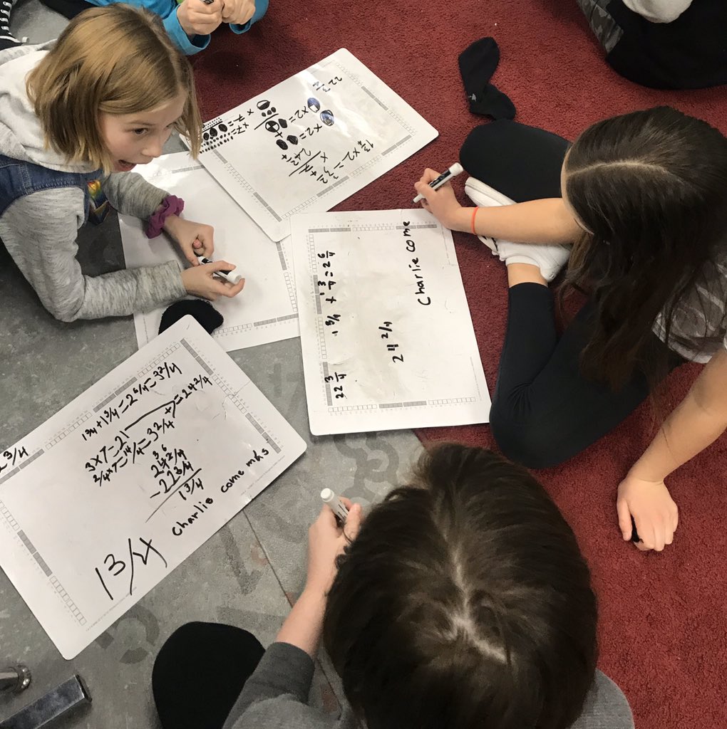 Students in 4th grade us a fishbowl protocol to model and share mathematical thinking. So many strategies to discuss! #orgullodeáguila #todossomosmatemáticos #mathtalk