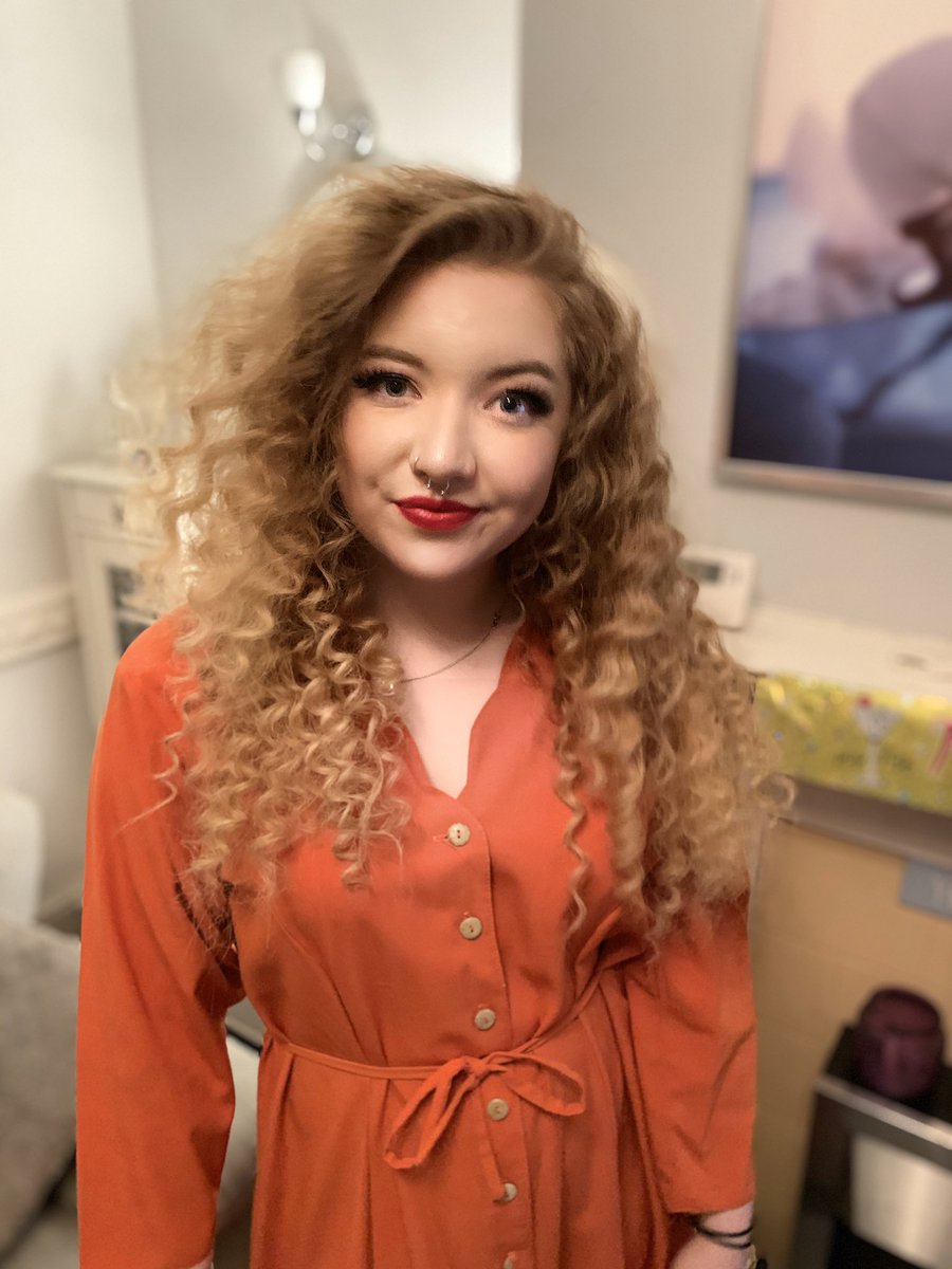 SalenaWest7's tweet photo. I dont know how I did it, but I kept her alive for 18 years and she’s absolutely beautiful ❤️ #GingerHair #18 #beauty #sweetpea #shesbeenontv #loveher https://t.co/okAp9leN8U