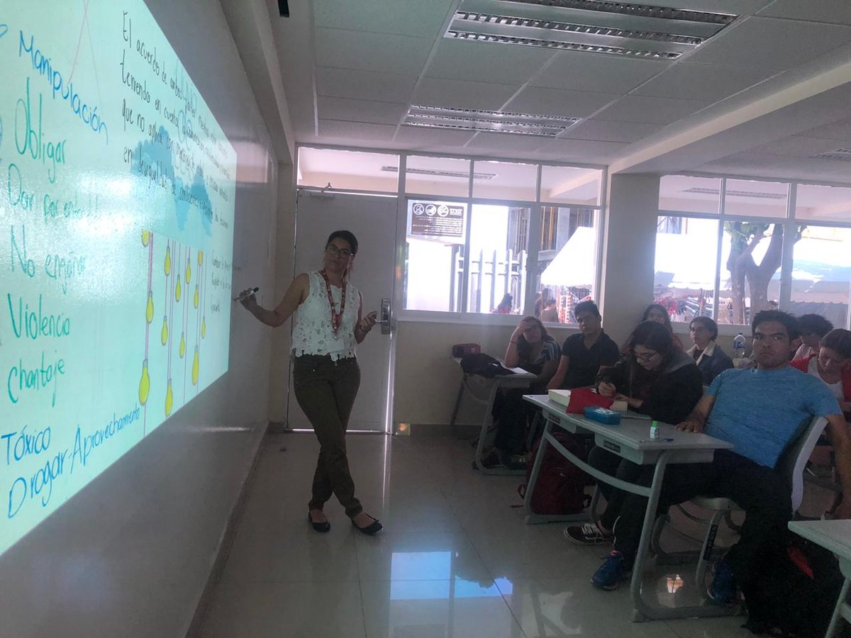 DDUUDGOFICIAL's tweet photo. El pasado 13 de febrero se llevó a cabo el taller “Consentimiento sexual” organizado por la oficina enlace del de la Defensoría en el CUCS. 
Este taller fue dirigido a alumnas y alumnos de primer semestre de la Licenciatura en Médico Cirujano y Partero.
#CulturadePazenAcción https://t.co/PTWWMhSSeK