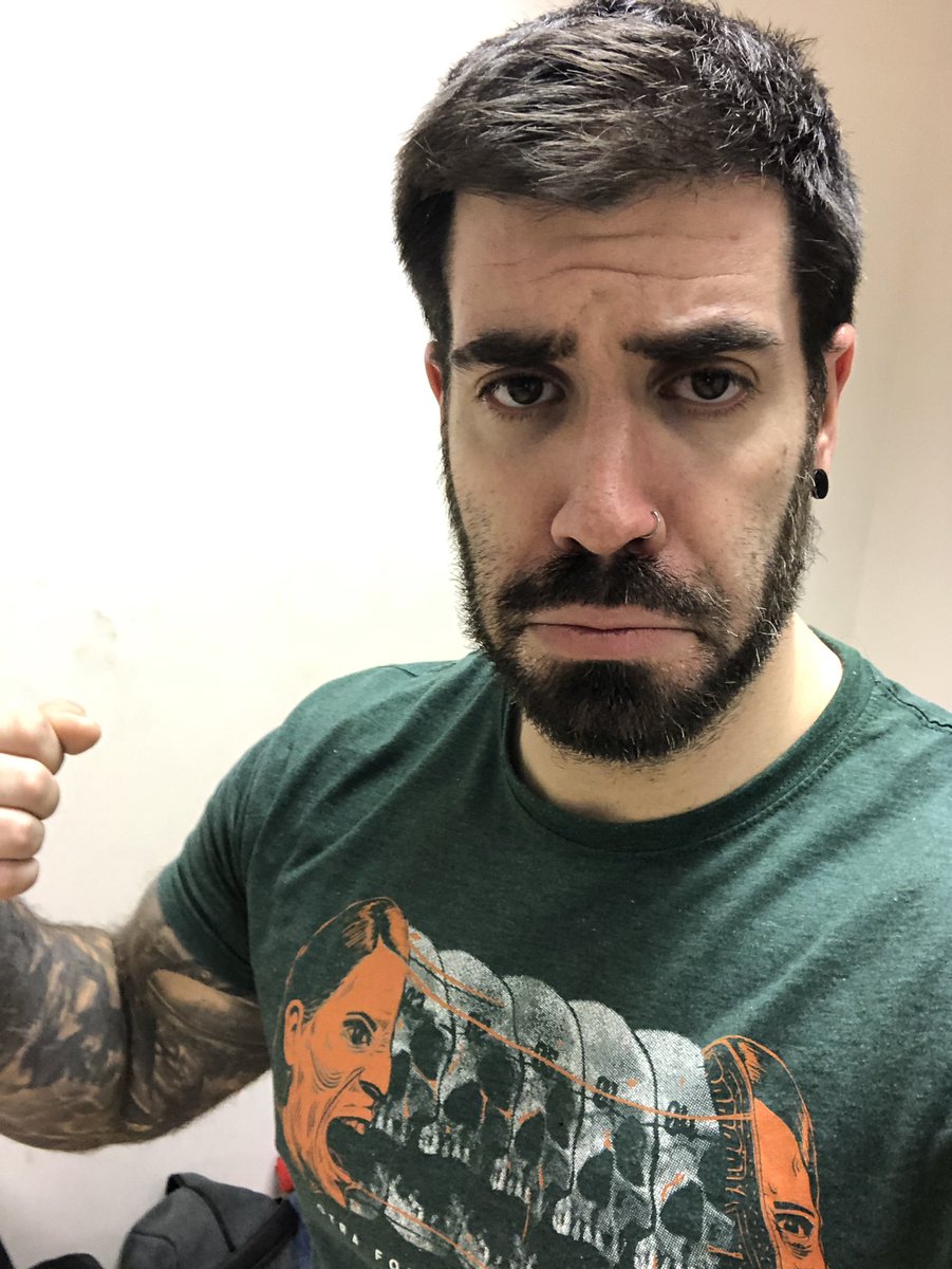 Hay WODs que me quitan años de vida, y este ha sido uno de ellos. OMG! 😱

7 min time cap:

3-6-9-12-9-6-3 
- Dead Lift 50 kg 
- Burpees over the bar
- Pull ups

Then: 

- Max clean 50 kg. 

#CrossFit