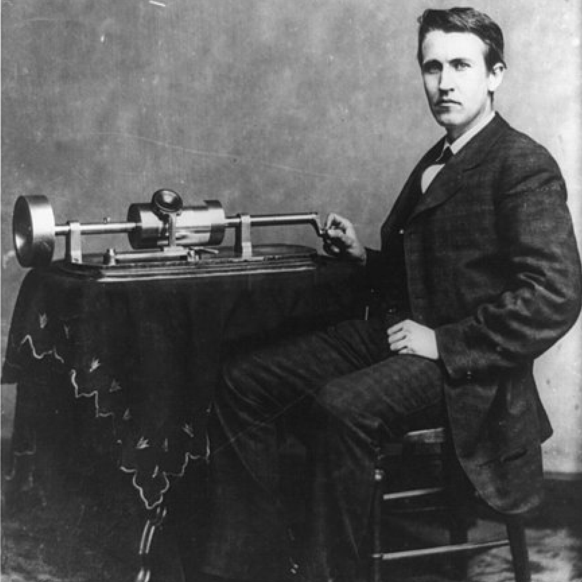 MichiganTechIT's tweet photo. IT Happened Today: Thomas Edison was granted the patent for the phonograph on February 19, 1878. The patent specified a particular method—embossing—for capturing sound on tin-foil-covered cylinders. He created a machine with two needles: one for recording and one for playback. https://t.co/jePFJJBiHe