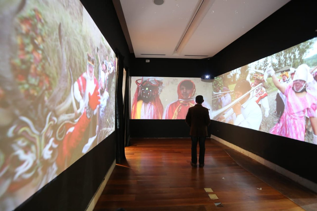 Con Rocío inauguramos la muestra “Alma, tradición y vida: fiestas populares en Ecuador”. Una vez más el Palacio Presidencial abre sus puertas para mostrar la riqueza de nuestro patrimonio inmaterial. ¡Conozcamos, revivamos y presenciemos nuestras fiestas populares! #ArteEnPalacio