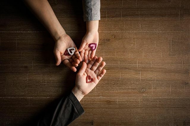 brandimarkham's tweet photo. These three are my world! ❤️❤️❤️ So far only 1 out of 3 is down with the flu. Fingers crossed the other two stay heathy! 🤞🏼
.
For more faceless fun, follow the #project_faceless loop. Next up @campbellcophotography
.
Check out the hub inspired by this lo… https://t.co/r31dtUCGOj https://t.co/JRfEnHqLW8