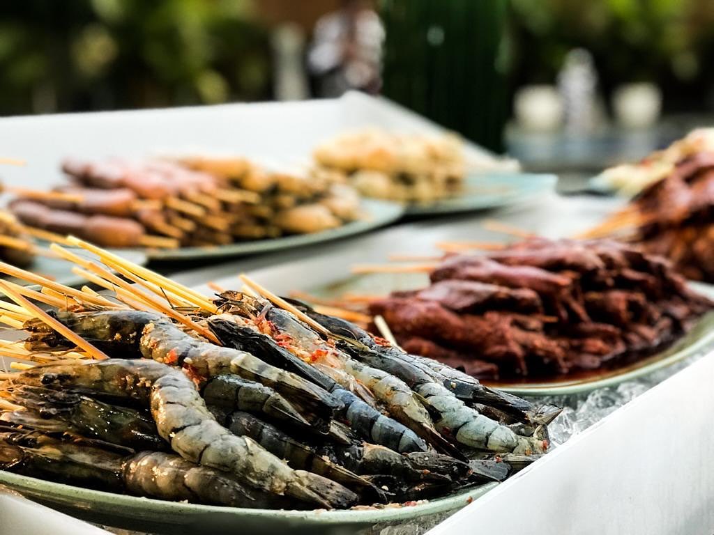 Fresh seafood, delightful appetizers, mouth-watering desserts and creative beverages. Who is in? BONFIRE BBQ every Saturday 6 PM - 9 PM at Pool Island Green Canyon Restaurant Only IDR 15.000 net / items #bbq #bbqinhotel #thealana #archipelagointernational #thealanasentul