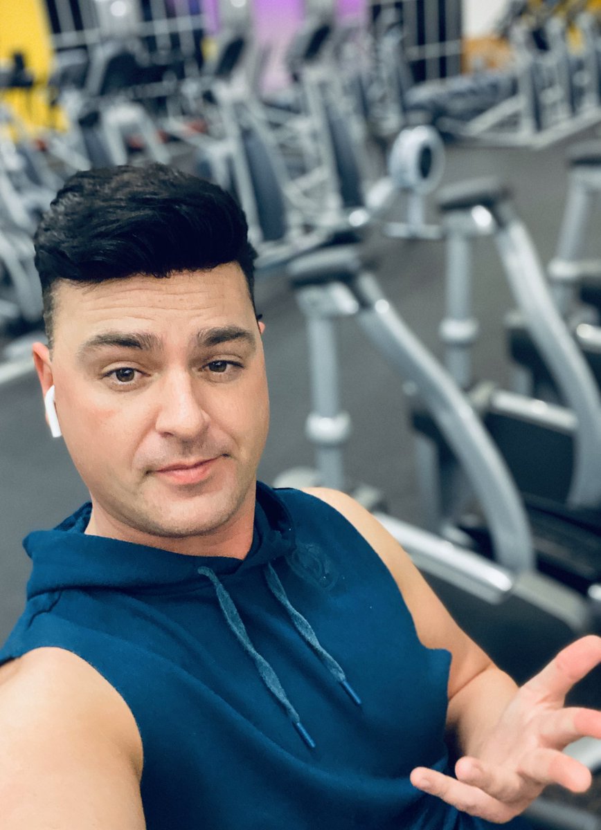DanielT_919's tweet photo. Trying to count my days #KAMOStreaking #WithClothes... but I ran out of fingers! Donβt be a #DannyT and make fitness a lifestyle! Every day is another day to start! #KAMOProud #LifeAtATT #FitFam https://t.co/qe4zgWHiQr