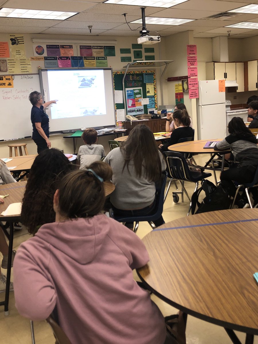 mrsjresto's tweet photo. Mrs Coppin helps her Culinary @PineViewMiddle students understand cooking times and temperatures when cooking meals. #IBDesign #CTEMonth #HelpingStudentsLearn #IBStrong @mhetzlernettles https://t.co/kYeLmPZ7qL