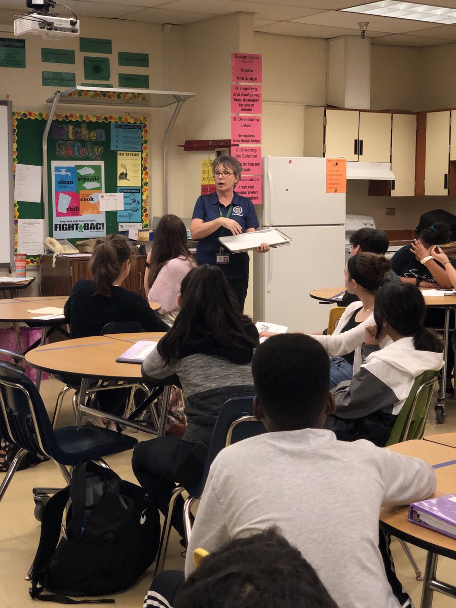 mrsjresto's tweet photo. Mrs Coppin helps her Culinary @PineViewMiddle students understand cooking times and temperatures when cooking meals. #IBDesign #CTEMonth #HelpingStudentsLearn #IBStrong @mhetzlernettles https://t.co/kYeLmPZ7qL