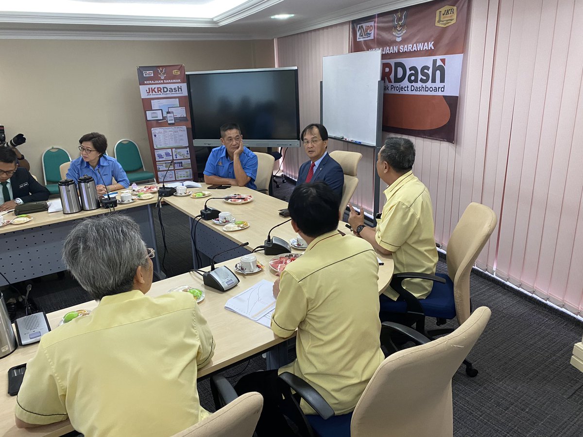 Taklimat Hala Tuju Lebuhraya Pan Borneo bersama JKR Sarawak pada pagi ini. (Admin)