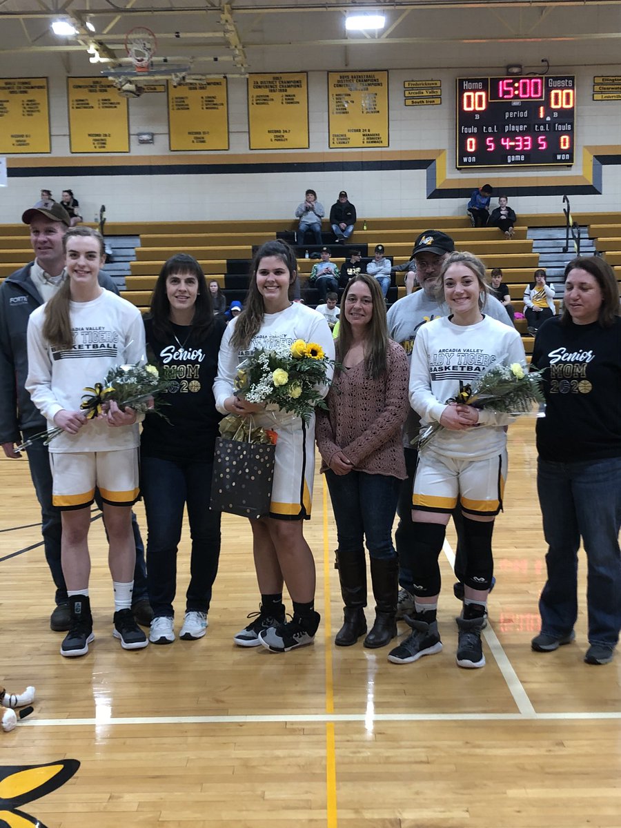Last home game for these ladies. <a href="/AVR2Schools/">Arcadia Valley R-II</a> #AVtigerpride
