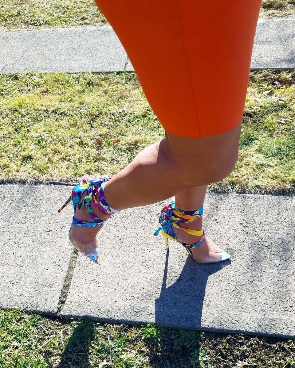 Shoealoua's tweet photo. How can you not love a sunny day?
#highheels #badassshoes #shoealoua @ShoeDazzle #shoedazzle https://t.co/pZcq5AbIsK