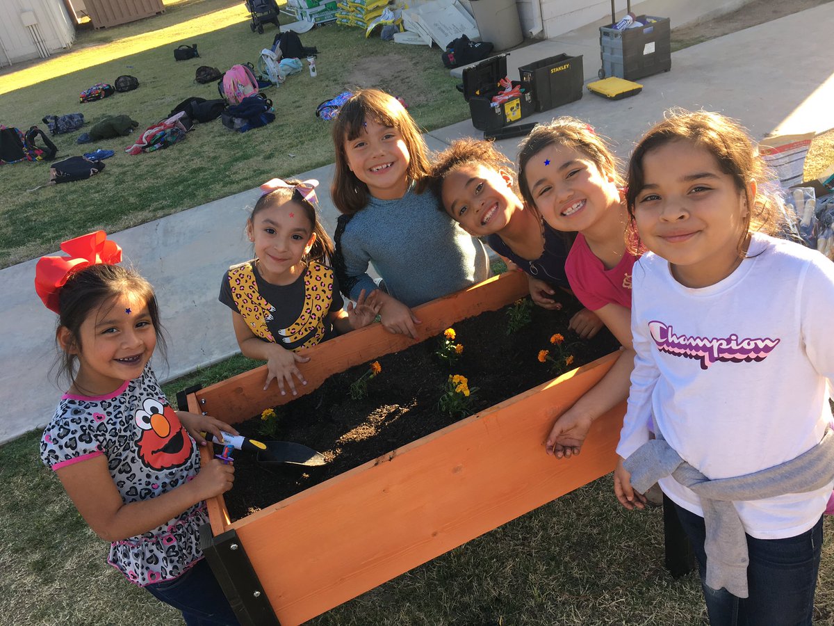 MDWASES's tweet photo. Today’s Witter ASES Garden Kick-Off event was a success! 🍅🌽 A special thank you to Mr. Wong, Mr. Tabarez &amp; Rigoberto for all your help! @UCCalFreshImpCo #NutritionEducation #SchoolGardens @MyronWitterElem https://t.co/IwlAv8pO3f