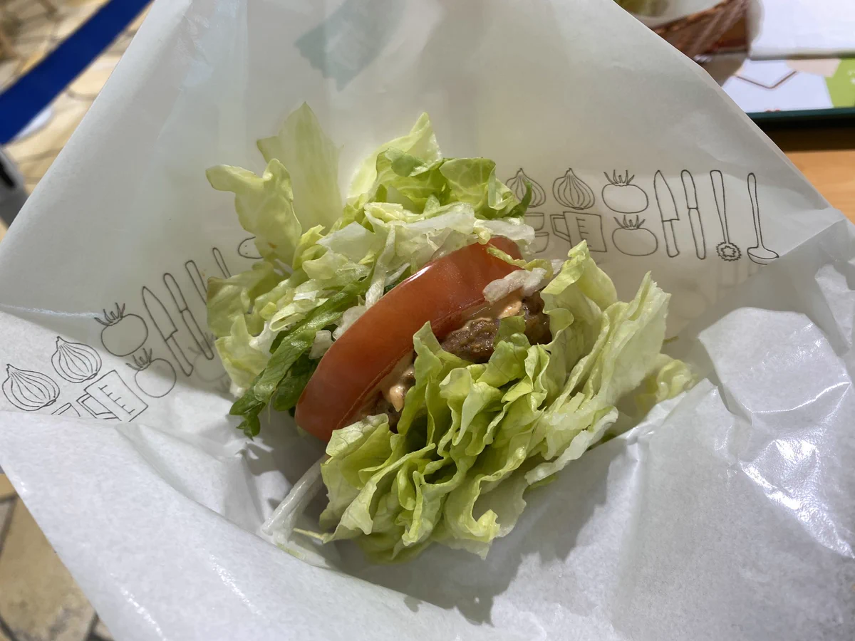 モスバーガーでバーガーのバンズをレタスに変更できるらししい！→想像以上にほぼ草になった。