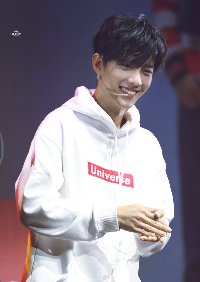 眼里的星星
少年的笑
温柔的光
✨

#肖战 #XiaoZhan #เซียวจ้าน #肖戰 #샤오잔