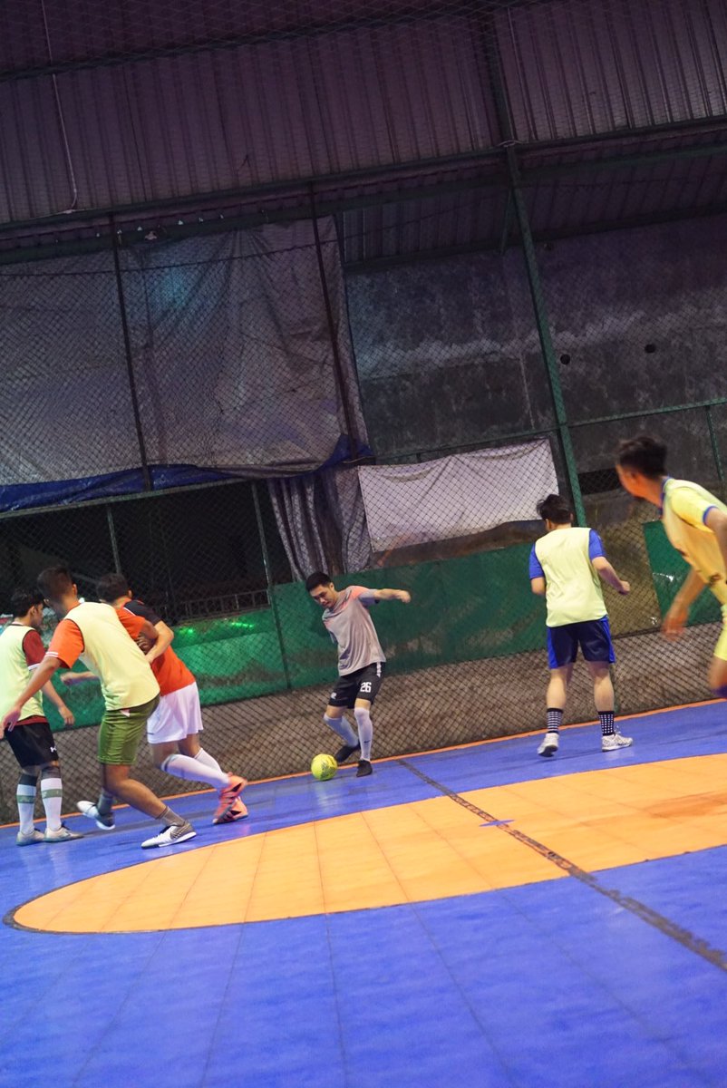 BRSurabaya's tweet photo. Galeri foto fun futsal setelah pulang dari Madrid βοΈ
.
.
.
----------------
#KoenGakFutsalIjenan #LetsGUYUB #Futsal #FutsalSurabaya #anakbigreds #bigreds #bigredssurabaya #BRsurabaya #BRSUB #SCOUSEROBOYO #LFC #LiverpoolFC #KGMI #YNWA https://t.co/4FlYjpynPl