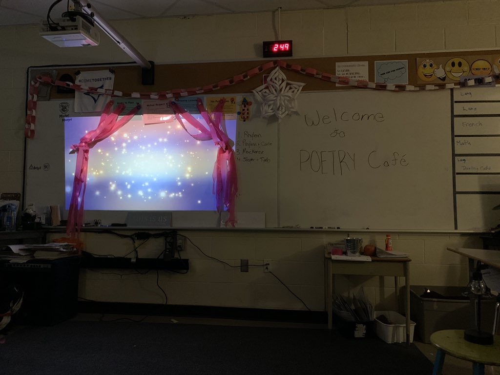 EmilyHelgerman's tweet photo. Had a blast wrapping up our poetry unit with a poetry café in grade 7/8! https://t.co/yhjHmPcTIm