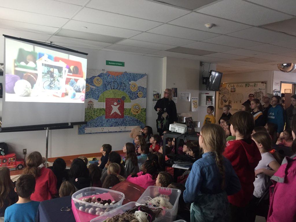 ThomasRinshed's tweet photo. Quelle magnifique journée! Le Club humanitaire MDR a accueilli la DG du @Ottawacepeo pour le lancement des vidéos @TFOCanada qui témoignent de tous les efforts philanthropiques de nos élèves et du personnel! Bravo à Mme @EdithDumont1 qui a reçu sa première Amie de poche! https://t.co/Kka3W6SfYL