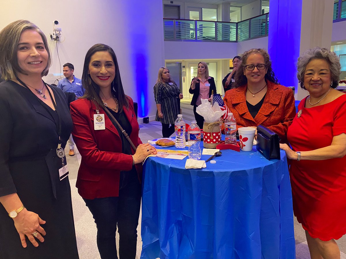 HoustonTX's tweet photo. Today, we celebrated East End Day at City Hall with the @EastEndChamber
#EEatCityHall
#EEHou
It was a huge success and a great opportunity to showcase East End businesses, food and people. https://t.co/lEoFgZWv5a