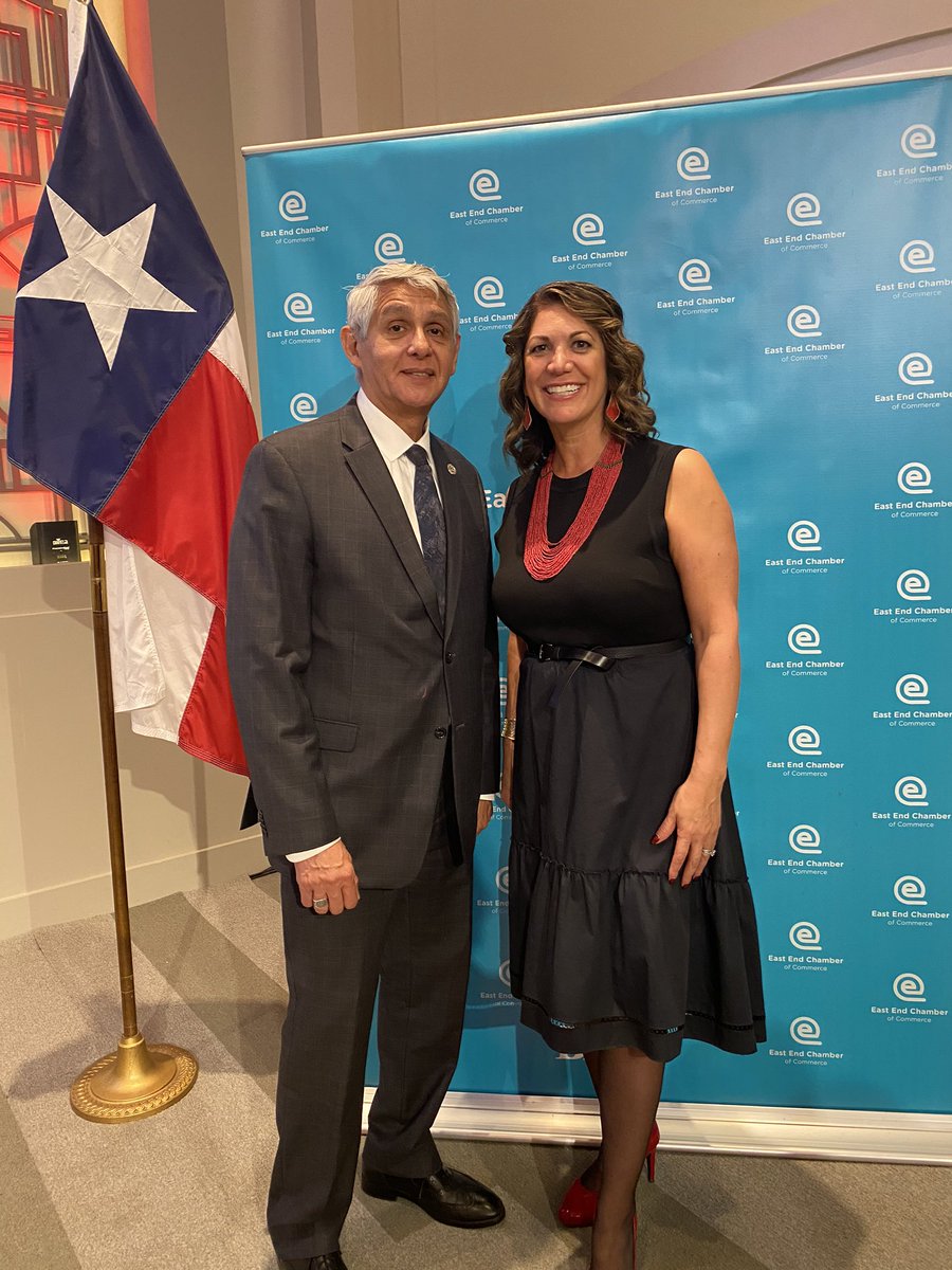 HoustonTX's tweet photo. Today, we celebrated East End Day at City Hall with the @EastEndChamber
#EEatCityHall
#EEHou
It was a huge success and a great opportunity to showcase East End businesses, food and people. https://t.co/lEoFgZWv5a