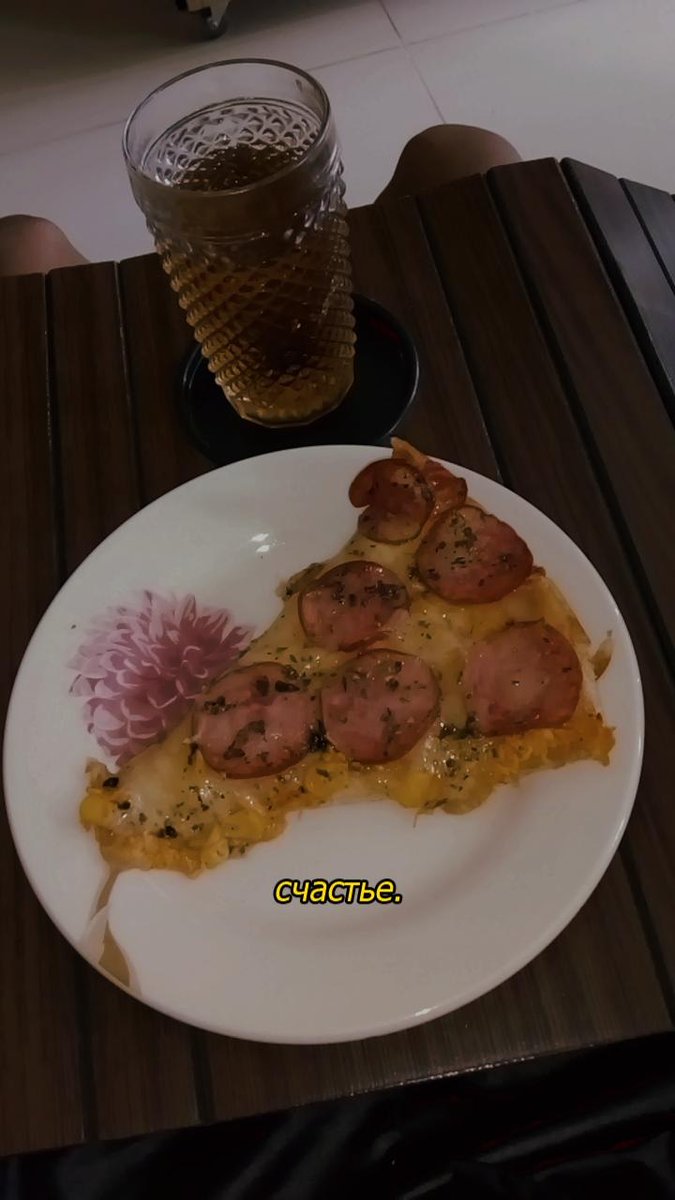 dritxt's tweet image. eu amo comer pizza todo dia depois das aulas 😛