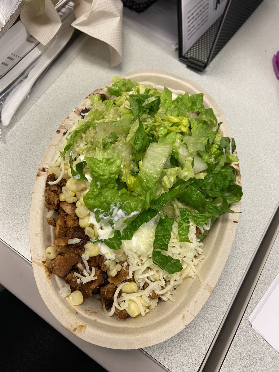 Clarinda_2011's tweet photo. I just want to know who did I piss off at @ChipotleTweets to receive my bowl like this..... smh https://t.co/fEOghi9dpr