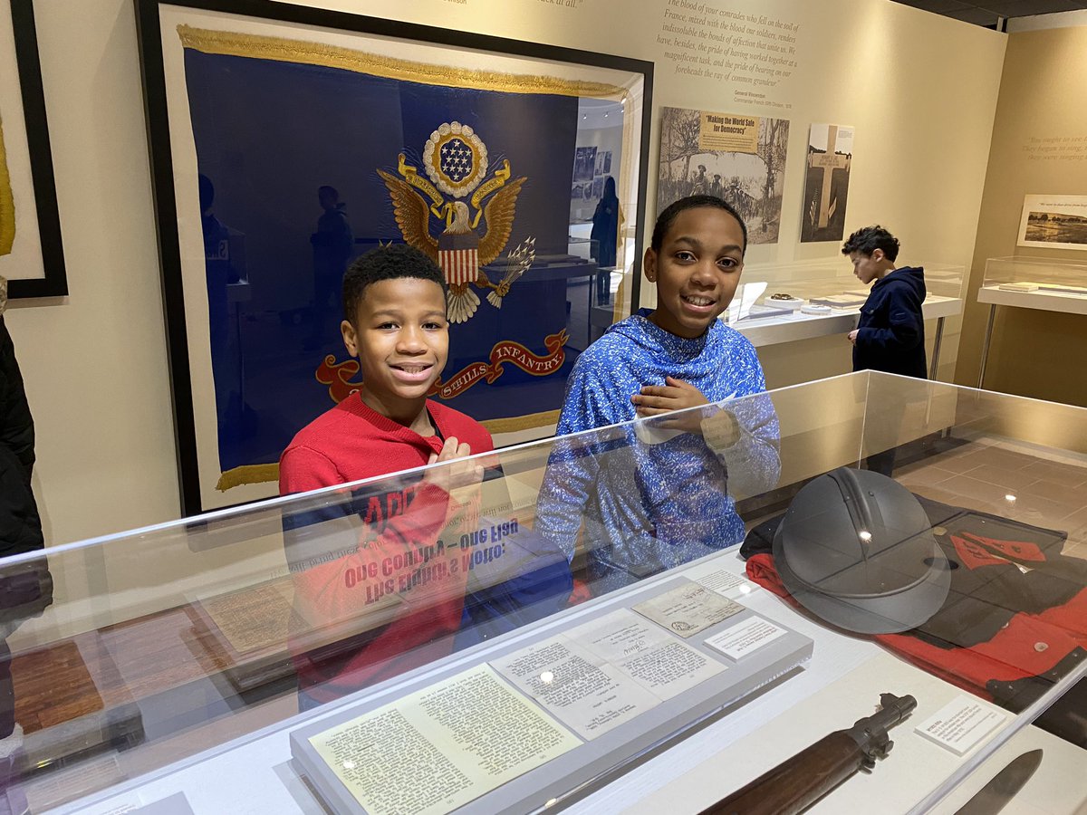 Ms_Gear_'s tweet photo. Fifth grade went to DuSable African American History Museum this morning of celebrating Black History Month! There’s more to learning our history than in just textbooks. What a great way to spend the morning! @western161 https://t.co/Ue1nViRJ9R