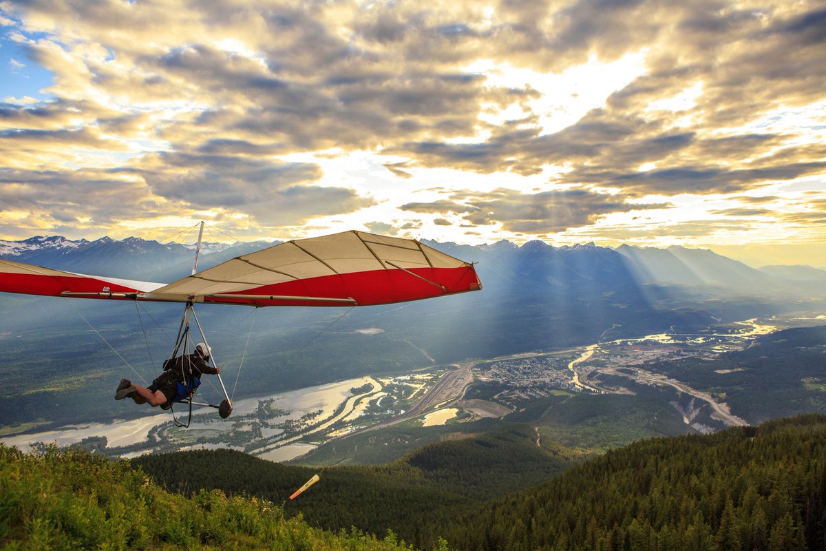 OutdoorAdvShow's tweet photo. #GoldenBC is authentic mountain town 280km west of Calgary at the heart of 6 of Canada's National Parks. #GoldenRules See @TourismGolden at the #OASCalgary March 21-22! https://t.co/B2XDw10uc3
