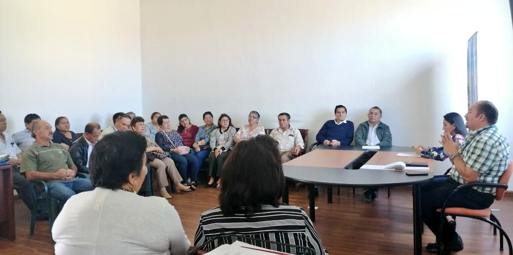 WillanMalla's tweet photo. HOY| #Gonzanamá, Reunión Informativa en el #Distrito11D06, donde participaron los compañeros jubilados de manera exitosa, en dicho evento se brindó la información sobre los pagos pendientes 💰💸💼 #SomosEducaciónEc @monserratcream1 @magdasalazarg @GoberLoja https://t.co/CGJmNurg3L