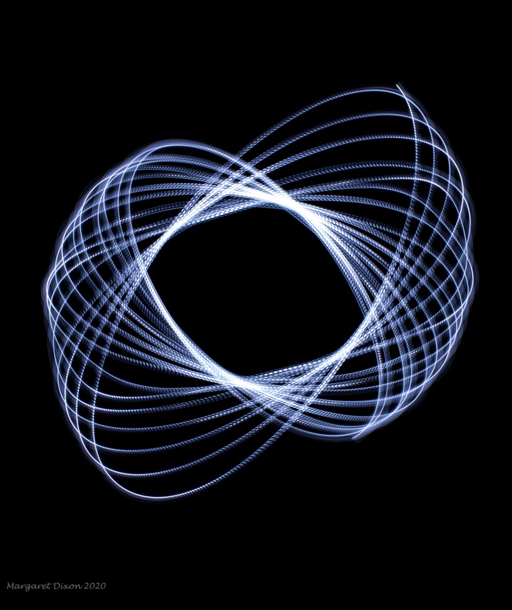 themagster3's tweet photo. A try at physiogram photography, reminds me of the spirograph I had as a child. #physiogram #light https://t.co/kS2mqW1scG