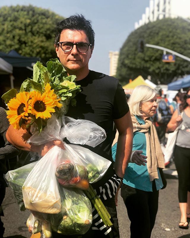 ChefEme's tweet photo. Santa Monica farmers market this morning with my daughter.. now I need to prep for my private dinner .. #santamonicafarmersmarket #privatedinner #luxurydinner #cheflife #foodandwine #vipclients https://t.co/lIVxD4ModC