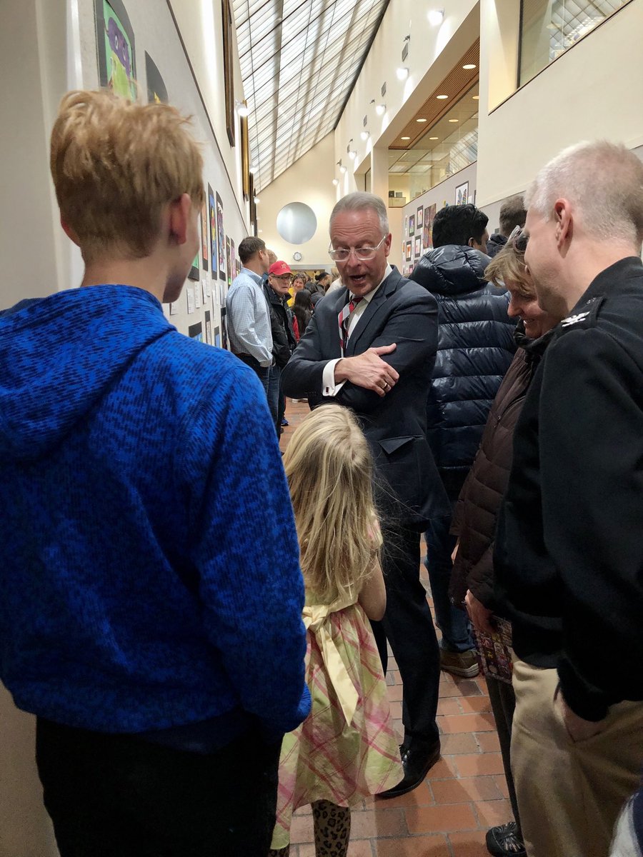 hcpss_visualart's tweet image. Huge turn out for the first grade showcase.  Congratulations to the student artists and all the HCPSS elementary art teachers. ⁦@hcpss_FineArts⁩ ⁦@HcpssA⁩