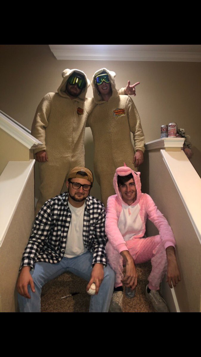 BCGreene14's tweet photo. Happy mf Jordan year buddy 🍻 https://t.co/1464eZxSmC