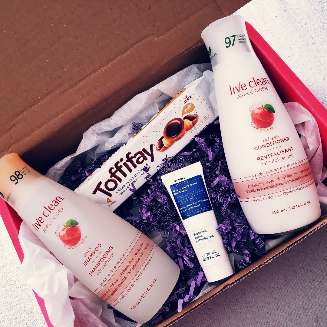 jlamas2017's tweet photo. Yay! Finally got my #BeMineVoxBox! So excited to try everything!! Thank you so much Influenster. #MyToffifay #DetoxAndRefresh #GoGreekBeauty #complimentary https://t.co/dE6RMHv41H https://t.co/hlwhM8BWsD