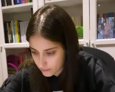 andru_mbt's tweet photo. En que andará Hazal? Que intriga 
Con ese peinado me recordó a Feriha 😭❤ #HazalKaya https://t.co/sDnjB15nWT