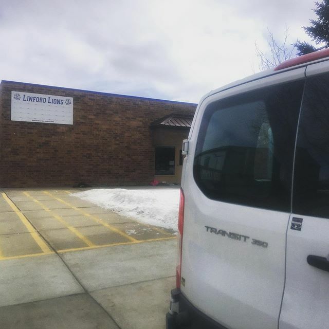 BasecampLaramie's tweet photo. Ski delivery so that the rad 5th grade Linford Lions can ski for the next few weeks ❄️💗❄️ #laramie #laradise #wyoming #skilaramie #visitlaramie #mylaramie #everykidonskis https://t.co/YghuIckx9F https://t.co/wWzeoMrVzA