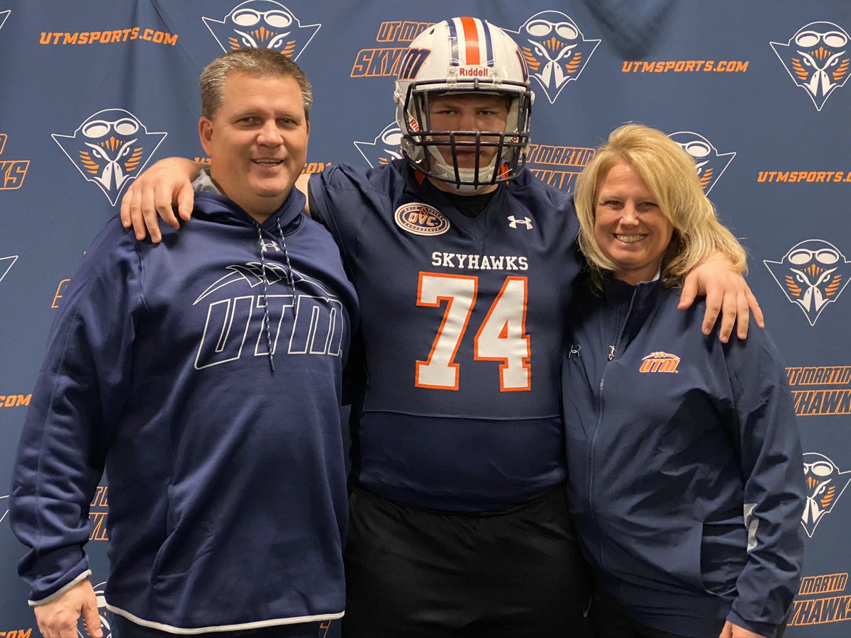 GregGyenis's tweet photo. I am blessed to announce my commitment to further my education and play football at The University of Tennessee at Martin! Go Skyhawks!🔶🔷 #MartinMade @CoachFisher8 @CoachKBannon @Coach_JSimpson https://t.co/QSyBBWRTZ1