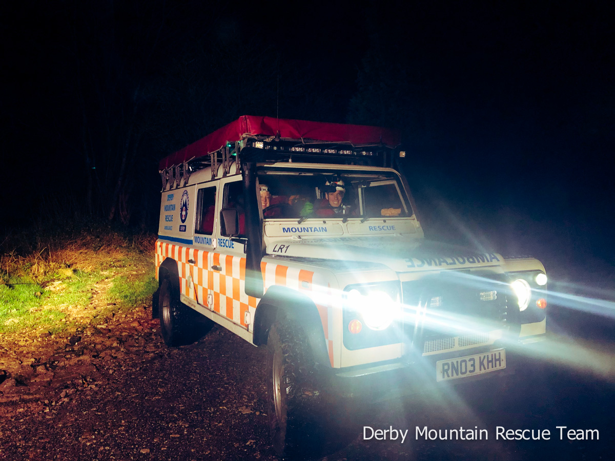 DerbyMRT's tweet photo. #CALLOUT yesterday 4pm. Mother, Father + 5yo stuck on the alternative route #BunsterHill #Dovedale. Location was confirmed using #SARCALL #PhoneFind, team members walked them off the hill. #safeandsound. Team returned to base and out for an evening of training. https://t.co/SkeN6R7sR8