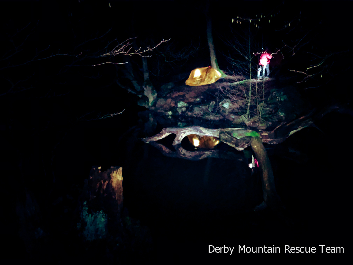 DerbyMRT's tweet photo. #CALLOUT yesterday 4pm. Mother, Father + 5yo stuck on the alternative route #BunsterHill #Dovedale. Location was confirmed using #SARCALL #PhoneFind, team members walked them off the hill. #safeandsound. Team returned to base and out for an evening of training. https://t.co/SkeN6R7sR8