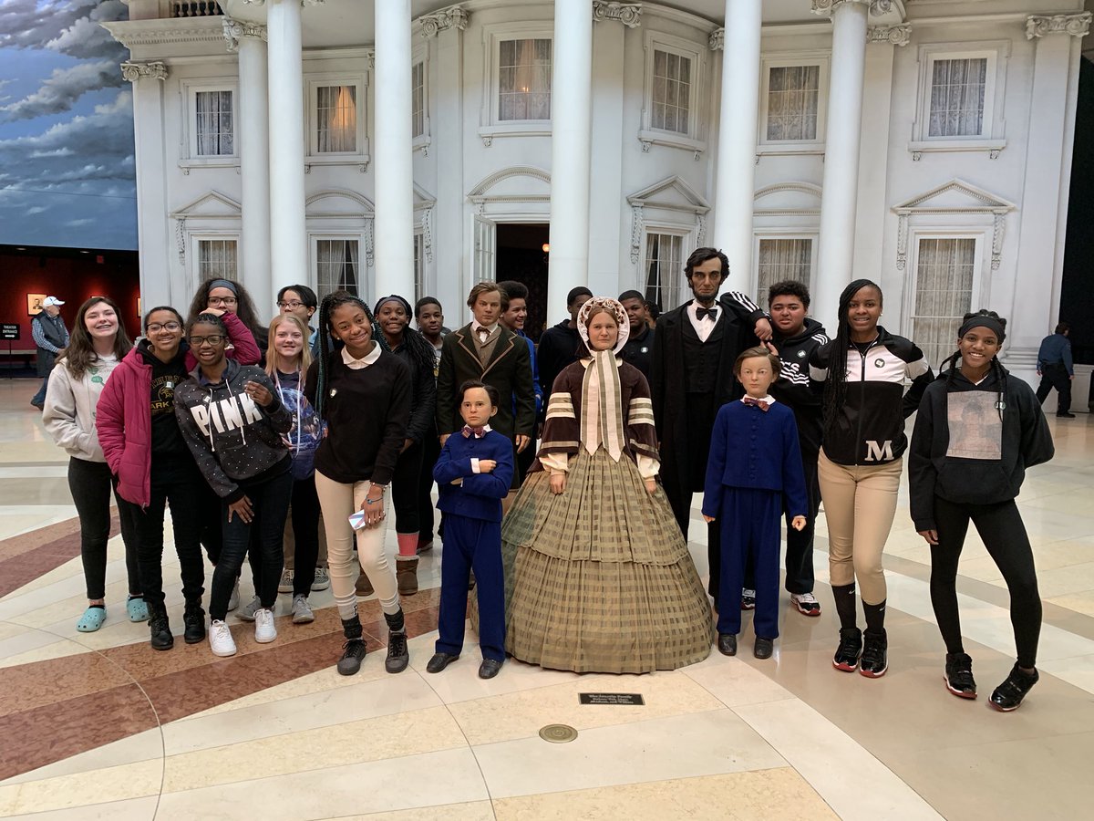 MrsShawsome's tweet photo. 8th graders visit the Lincoln Museum today! https://t.co/KYhoOq15sT
