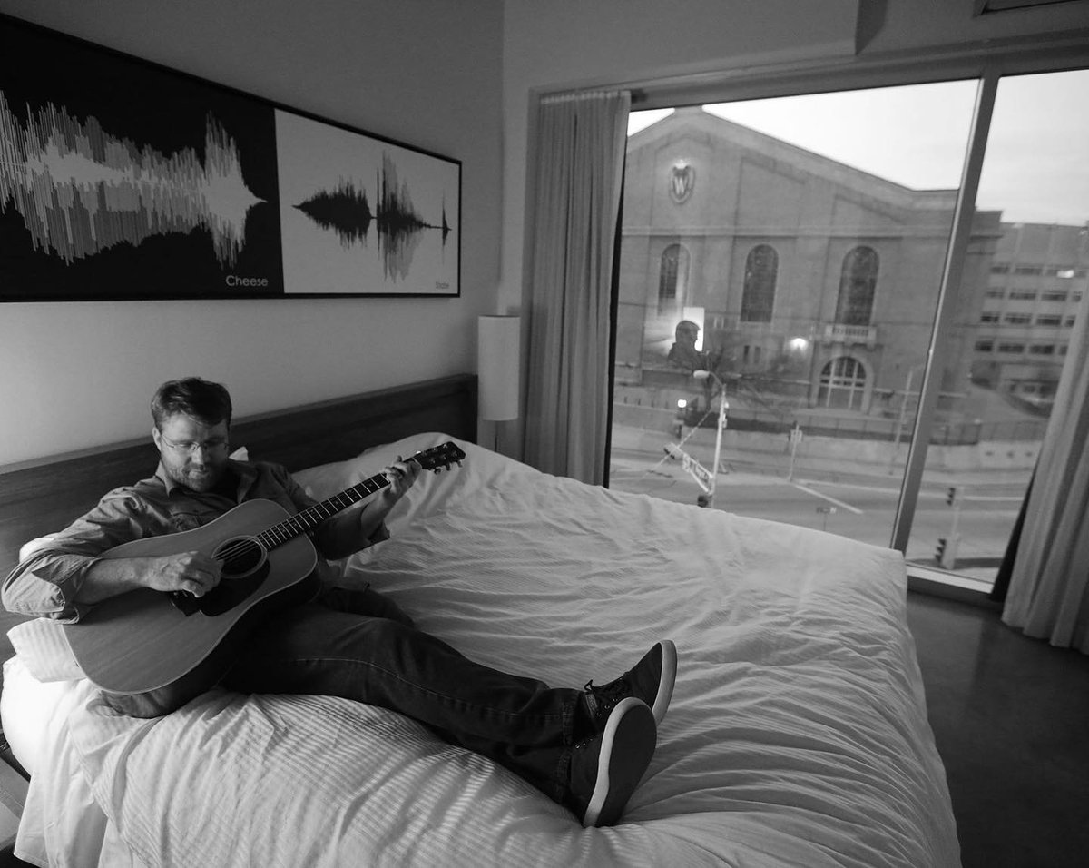 HotelRED tweet media