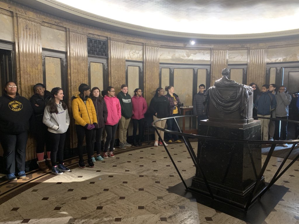 MrsShawsome's tweet photo. Visiting Lincoln’s Tomb https://t.co/XiwB2vb1Xu