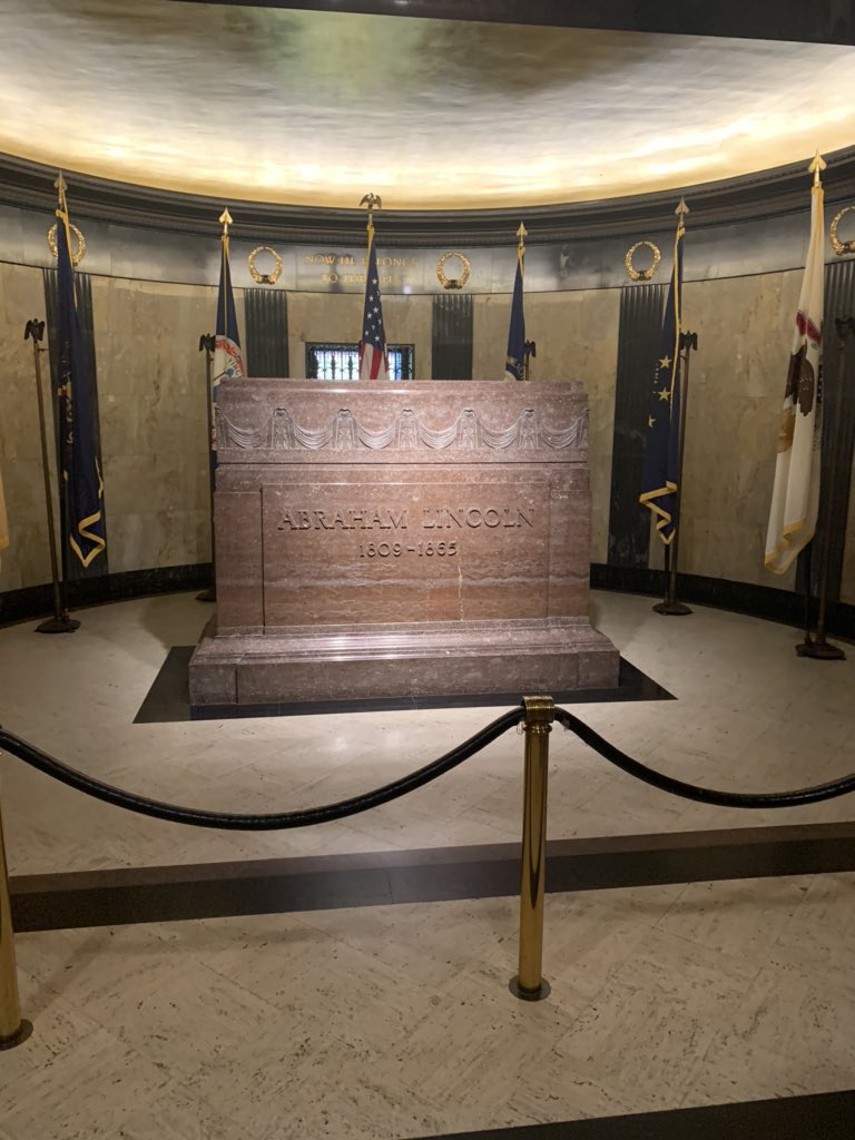 MrsShawsome's tweet photo. Visiting Lincoln’s Tomb https://t.co/XiwB2vb1Xu