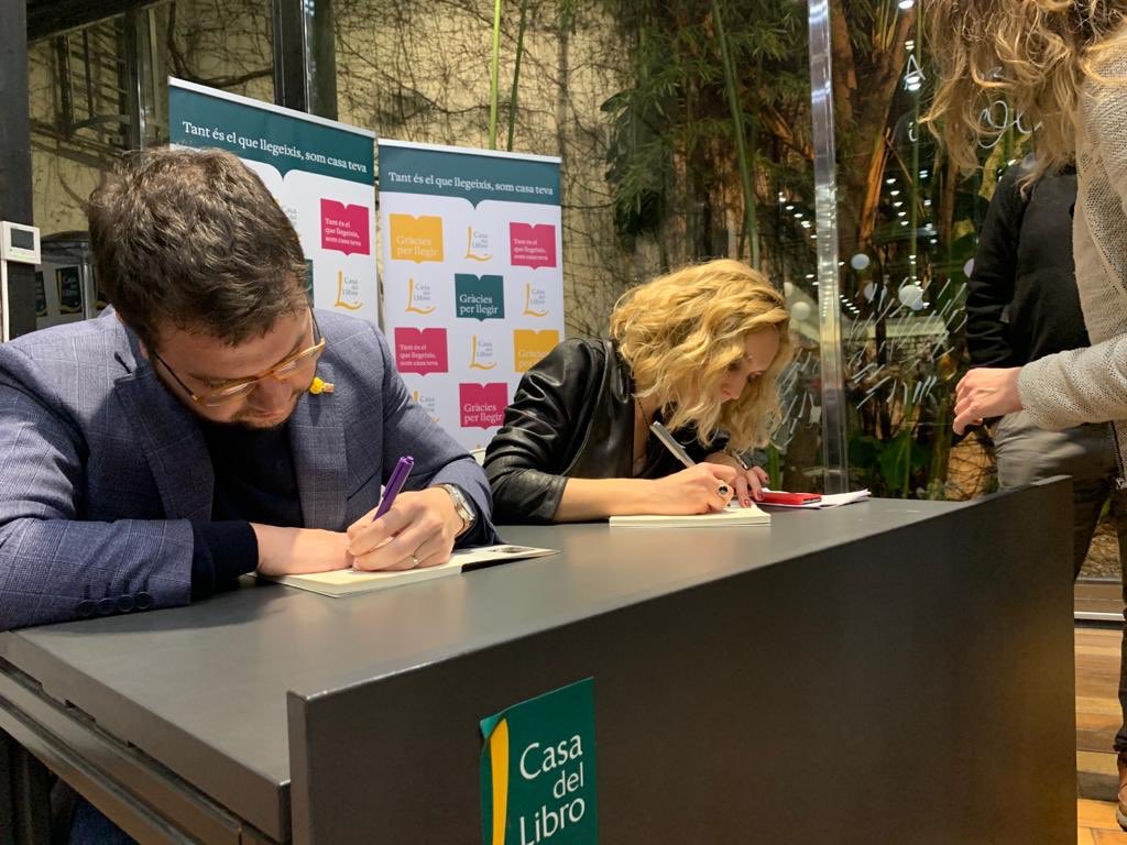 MagdaGregori's tweet photo. Moltes gràcies a tots els que ens heu acompanyat aquest vespre a la presentació de “Pere Aragonès, l’independentisme pragmàtic”. https://t.co/6a0VNV9oQe