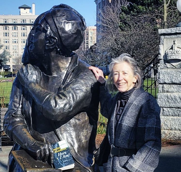 the_bookfairies's tweet photo. Some book fairies in Victoria BC got to meet the amazing Pauline Holdstock today as part of an activity to hide many copies of Here I Am! across Canada and the US! #hereiam #tbfhereiam #ibelieveinbookfairies #bookfairies @PaulineHoldstoc #paulineholdstock https://t.co/Rg30YWtRfs