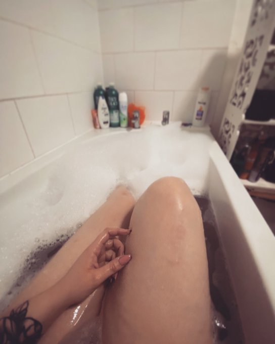 Late night bath #nude #bath #bubbles https://t.co/JI2aiNBc4t<a href="/tag/nude"class="tags">#nude</a><a href="/tag/bath"class="tags">#bath</a><a href="/tag/bubbles"class="tags">#bubbles</a>