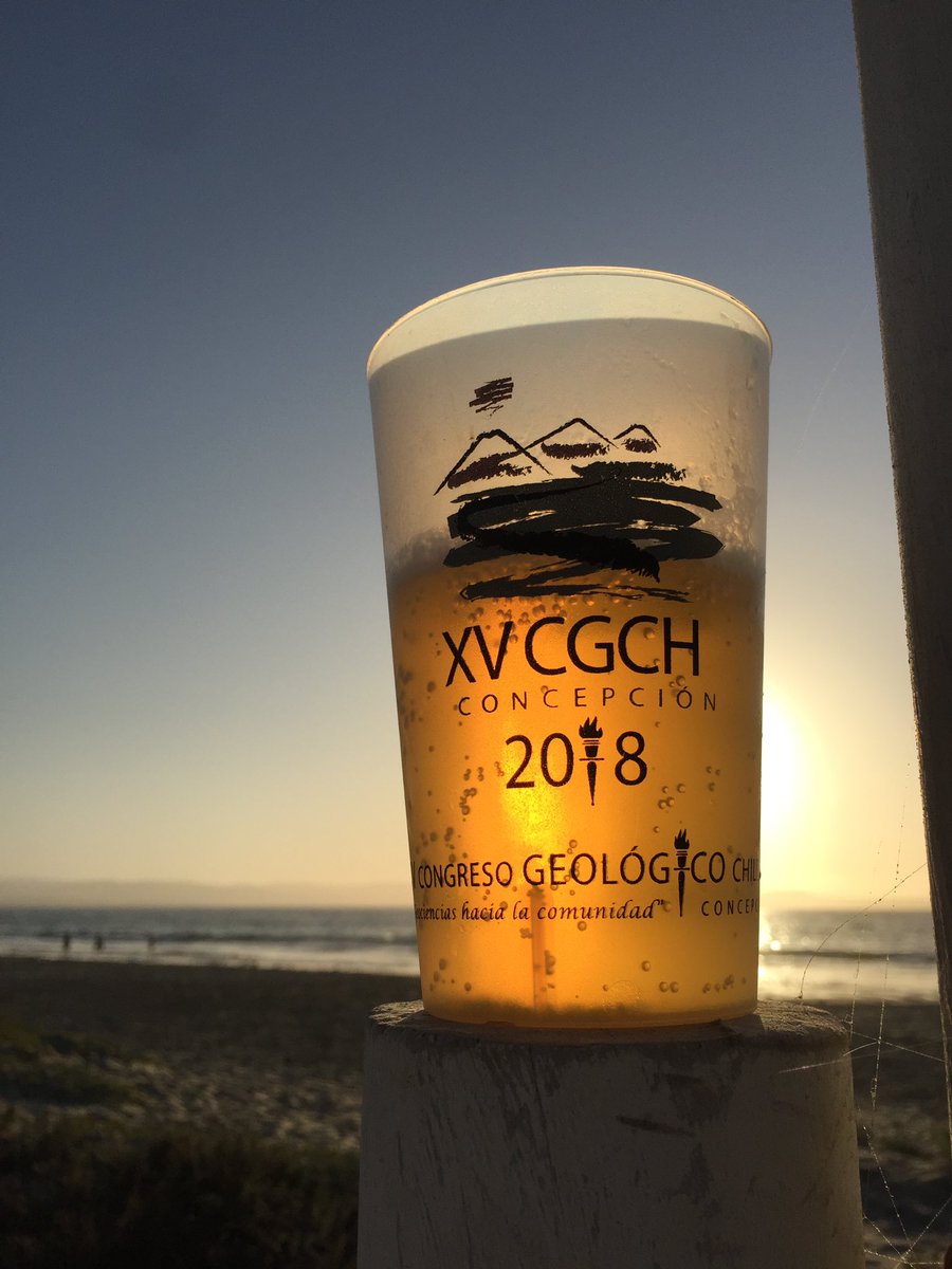 verolivero's tweet photo. Después de más de un año, al fin le estoy dando el uso para el que fue diseñado. ¡¡¡Salud por ese congreso, y por el que viene (pronto novedades 😱)!!! #XVCGCH #sinfiltro #sinalcohol https://t.co/rKqJLL9lxW