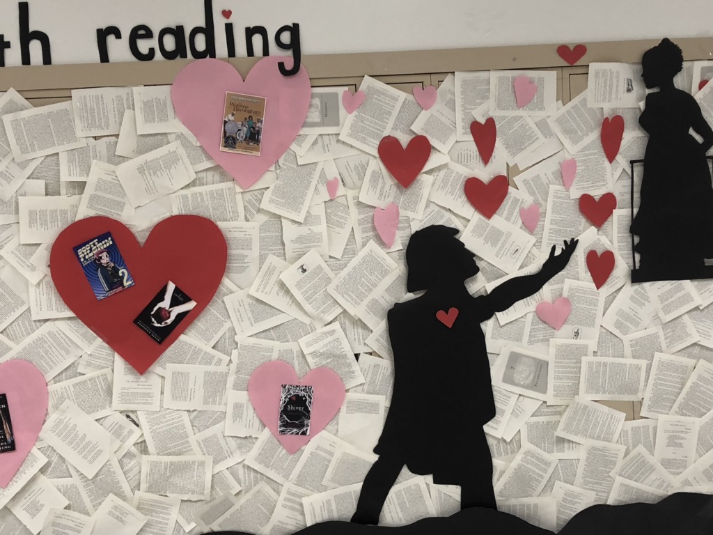 ehbeagle43's tweet photo. So cool!  CLMS promotes a LOVE of reading!!
@CLMSJETS https://t.co/MgCQrRFYGt