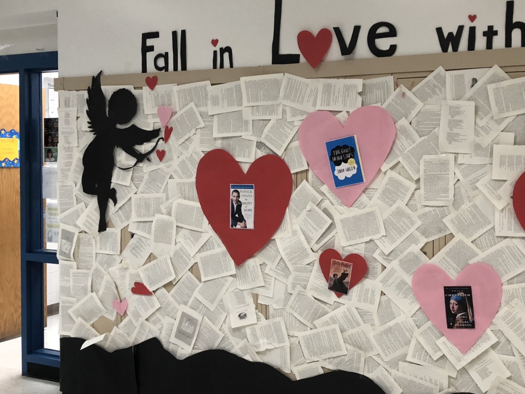 ehbeagle43's tweet photo. So cool!  CLMS promotes a LOVE of reading!!
@CLMSJETS https://t.co/MgCQrRFYGt