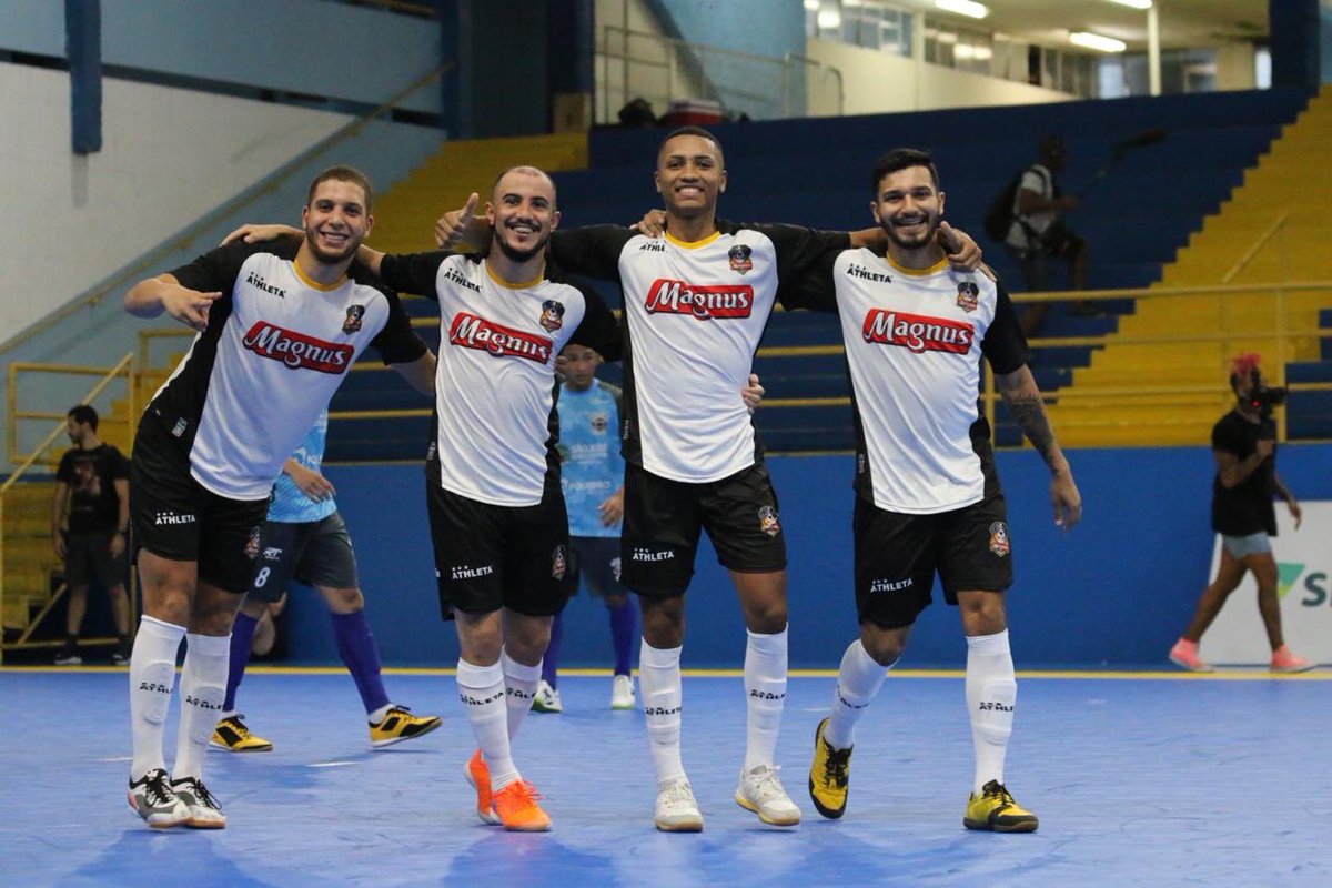 leozinhoprince's tweet photo. São José 2 x 5 @magnusfutsal
Seguimos na nossa preparação 💪🏾
#GoMagnus #DeusSempre🙏🏾 https://t.co/rdEmDrO8Zq