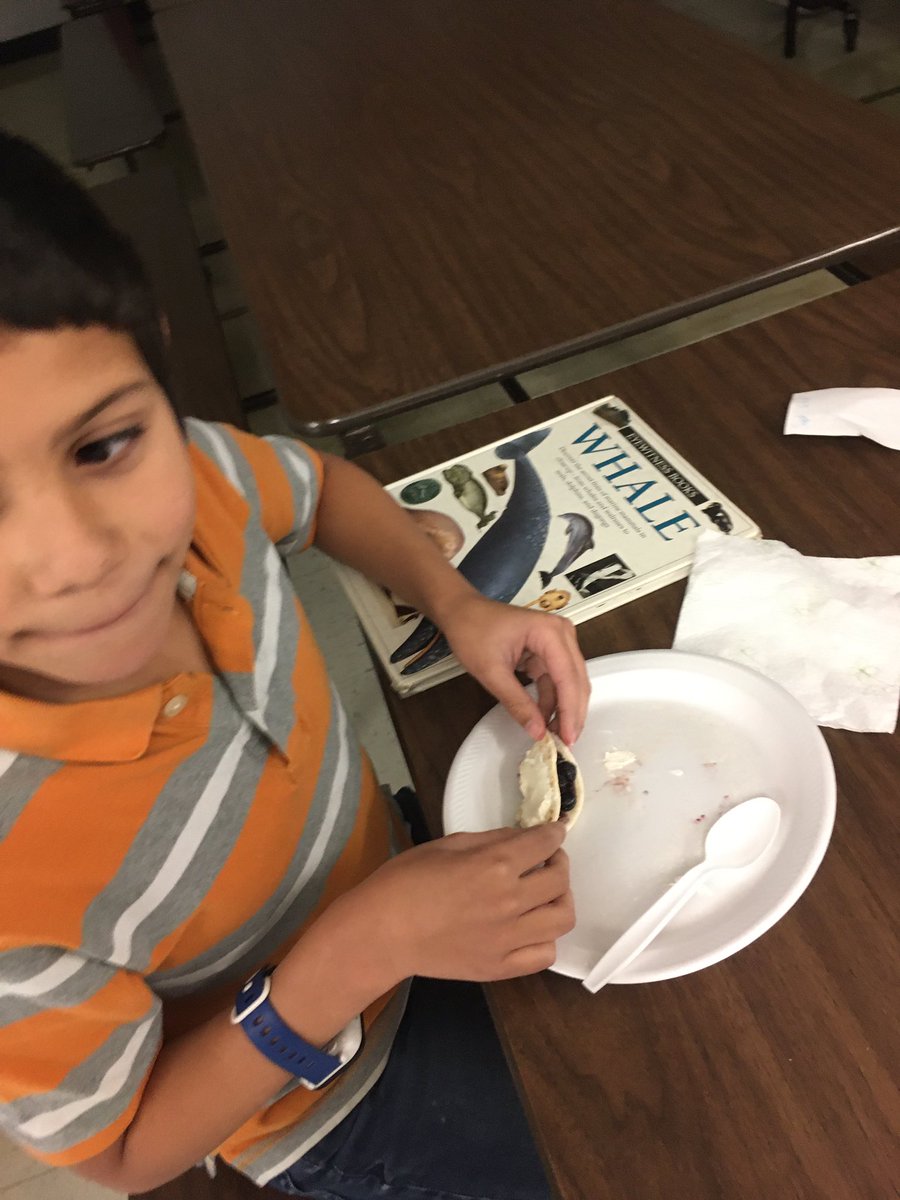 MrsNelson_34's tweet photo. Enjoying our read aloud book with some blueberry enchiladas! @WestyElemSchool #enjoyreading #3rd4thGrade https://t.co/vbQ653sev9