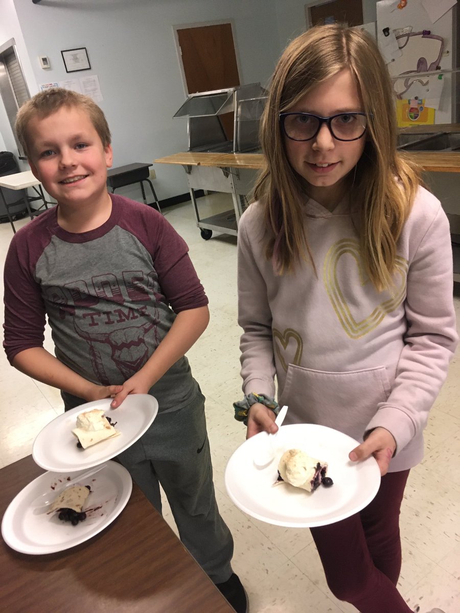 MrsNelson_34's tweet photo. Enjoying our read aloud book with some blueberry enchiladas! @WestyElemSchool #enjoyreading #3rd4thGrade https://t.co/vbQ653sev9